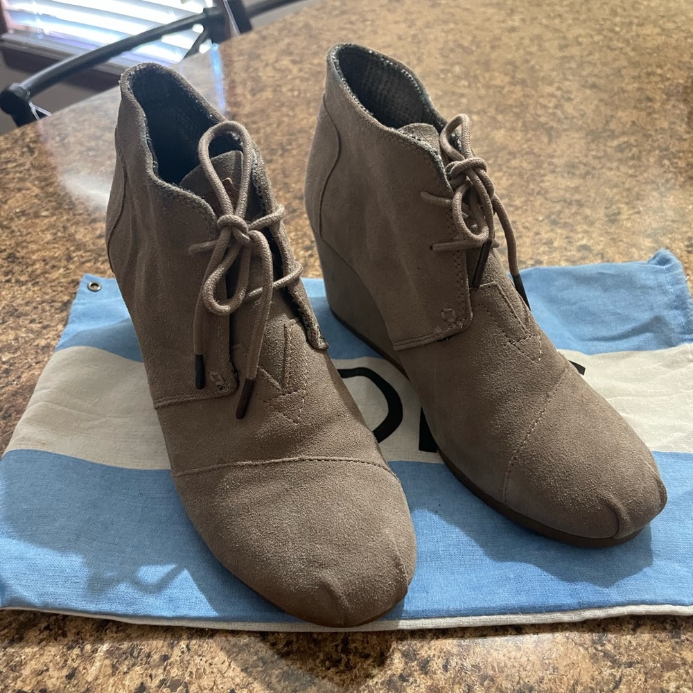 Toms Women’s Brown Suede Wedge Booties Size 10